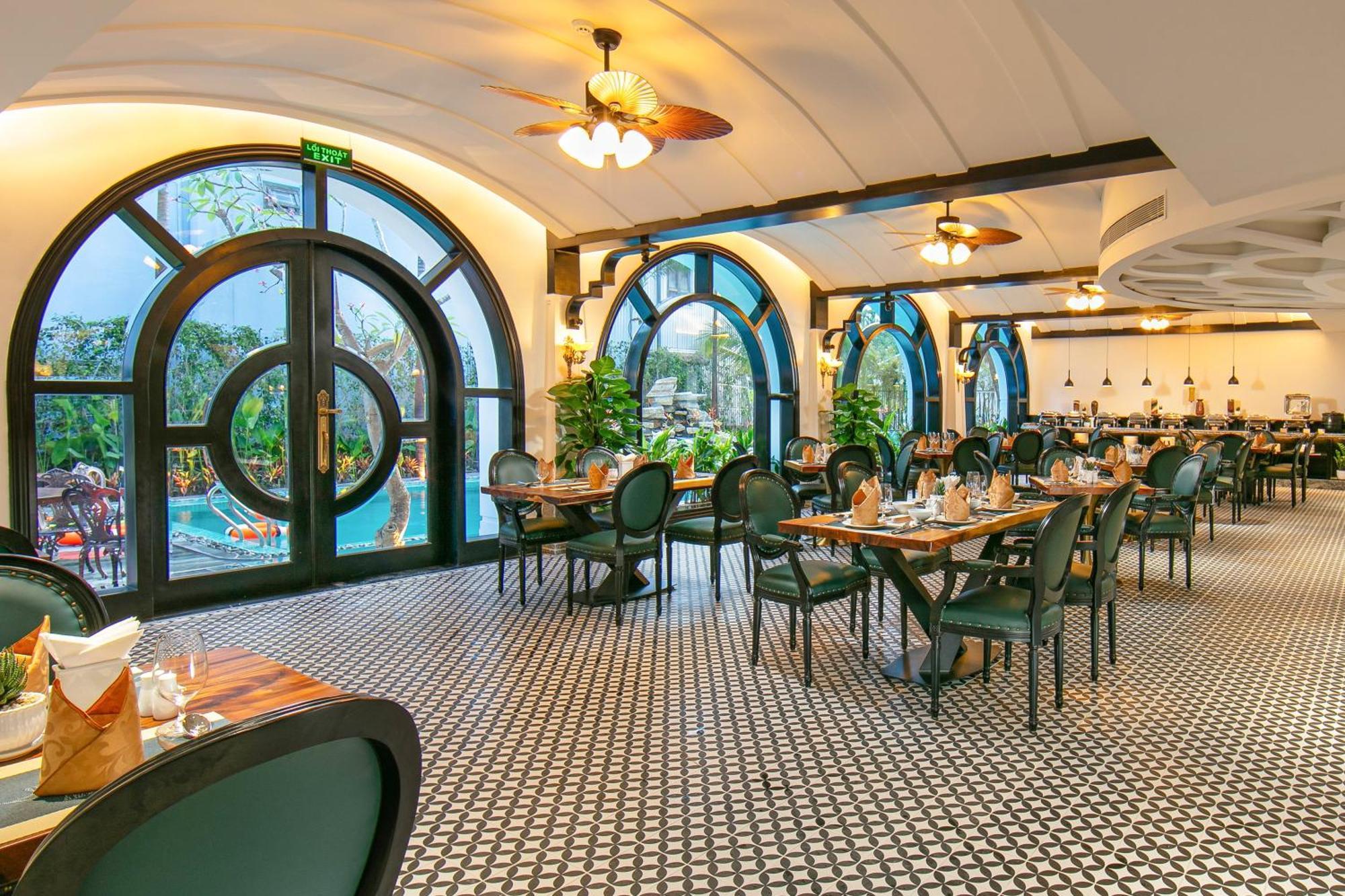 Grand Sunrise Palace Hoi An- A Luxury Indochine Hotel & Spa Экстерьер фото The restaurant's interior
