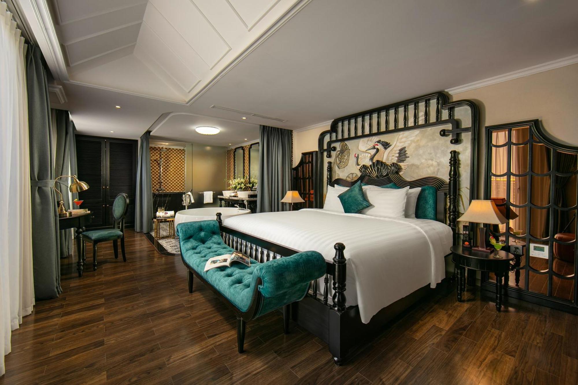 Grand Sunrise Palace Hoi An- A Luxury Indochine Hotel & Spa Экстерьер фото A suite at the hotel